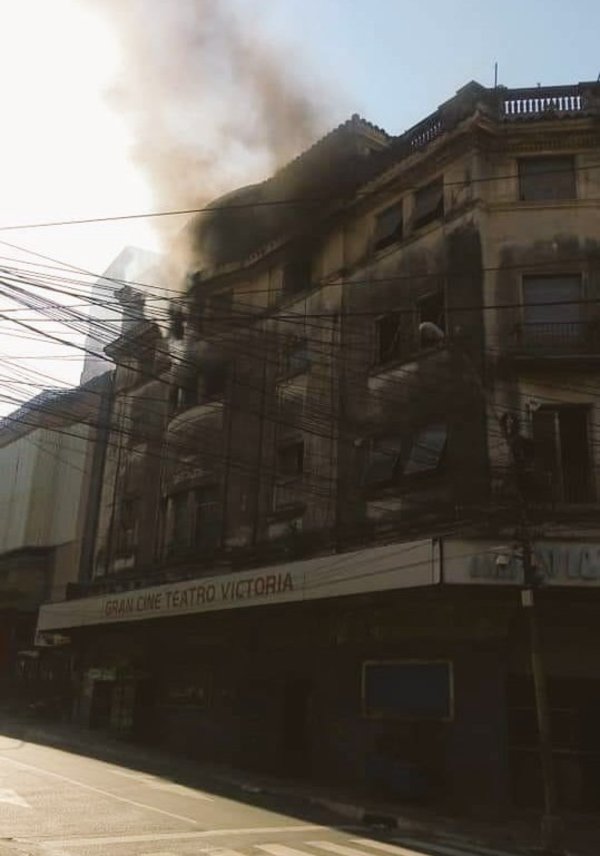 Gran incendio en el edificio del ex cine y teatro Victoria - Megacadena — Últimas Noticias de Paraguay