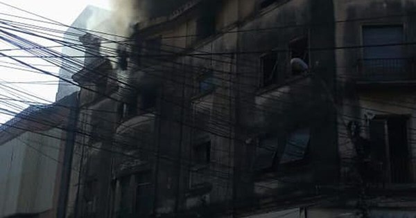 Controlan incendio en edificio del excine Victoria
