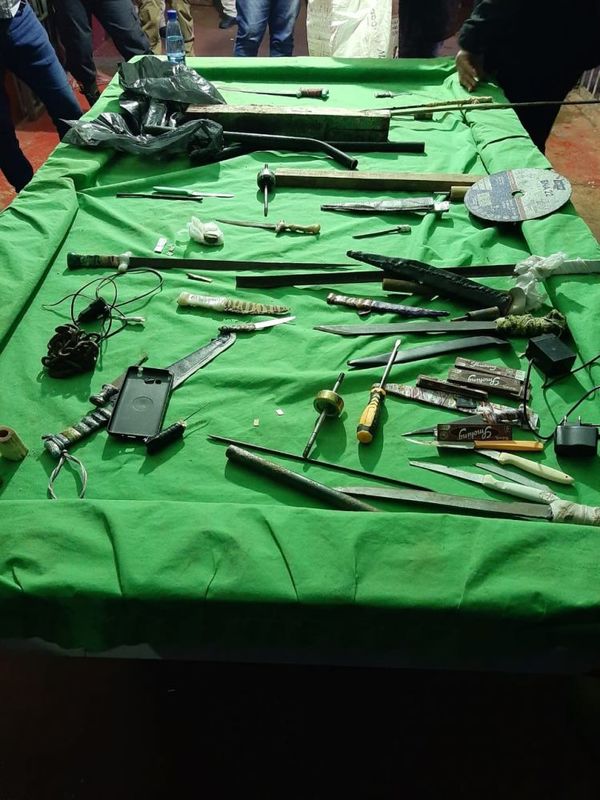 Hallan drogas y armas blancas durante requisa en penal de PJC