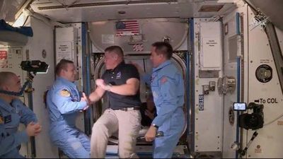 Astronautas de la NASA que viajan en la cápsula de SpaceX, listos para regreso el fin de semana