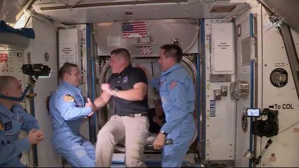 Astronautas de la NASA que viajan en la cápsula de SpaceX, listos para regreso el fin de semana