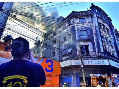 Sofocan incendio en el emblemático edificio del ex Cine Teatro Victoria