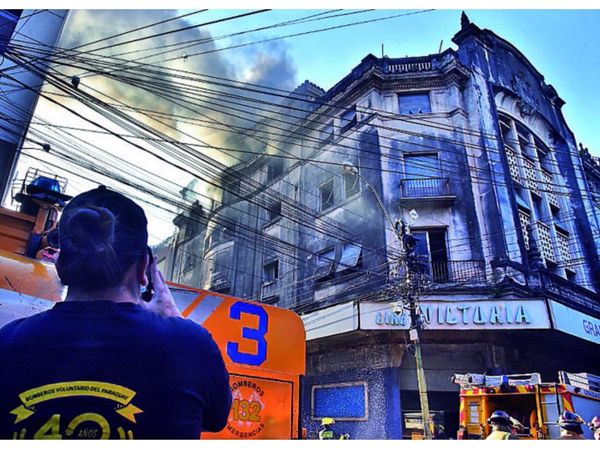 Sofocan incendio en el emblemático edificio del ex Cine Teatro Victoria
