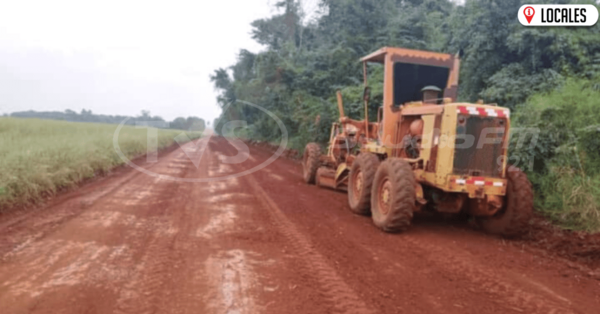 Cuadrillas del MOPC trabajan en el mejoramiento  de caminos vecinales de Itapúa