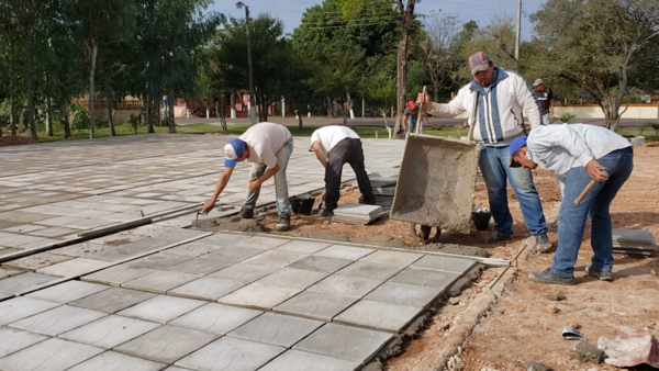 OBRAS DE MEJORA EN PLAZA MUNICIPAL DE JOSÉ L. OVIEDO