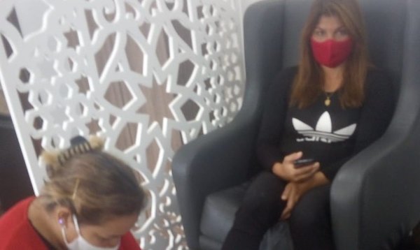 Limpiavidrios se ganó servicio de spa por su solidaridad | Crónica