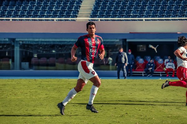 Tres paraguayos en el 'top 5' de más partidos por Sudamericana