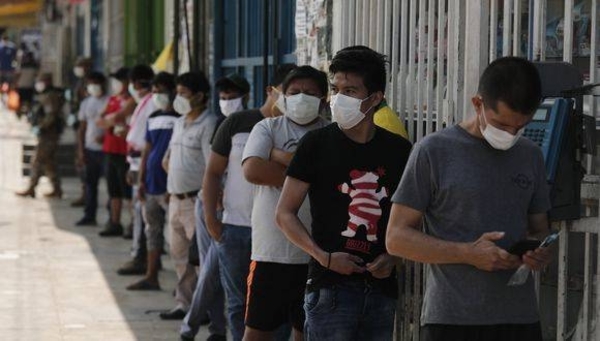 HOY / Perú marca récords de contagios diarios un mes después de quitar la cuarentena
