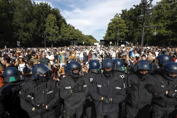 Protestas en Berlín contra las restricciones por el coronavirus - ADN Paraguayo