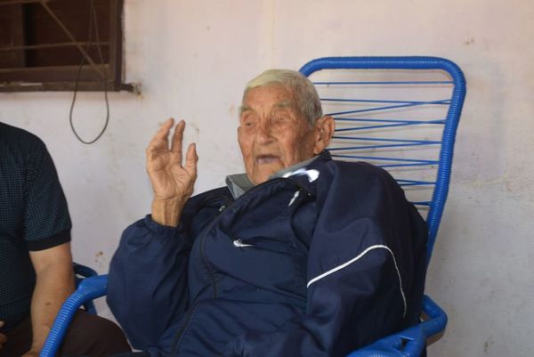Excombatiente de 107 años ruega que el COVID desaparezca - Nacionales - ABC Color