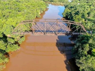 Recuperan hierros robados del histórico puente Salitre Cué
