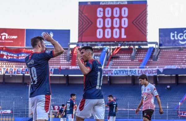 Cerro Porteño golea y está muy cerca de la punta