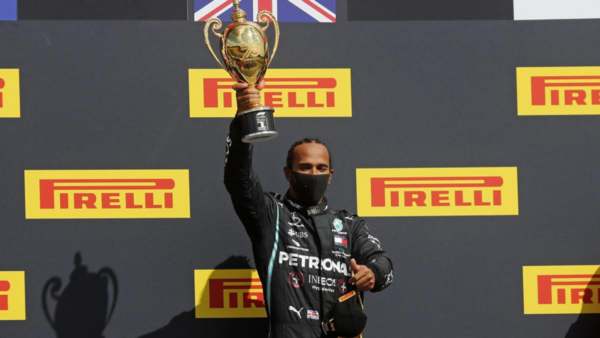 Hamilton ganó el GP de Gran Bretaña con neumático pinchado