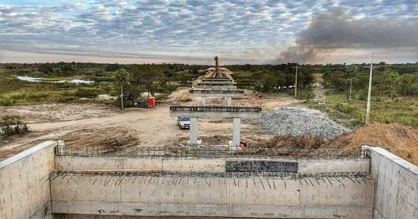 Finalizan montaje de pilares para puente en ruta Alberdi - Pilar