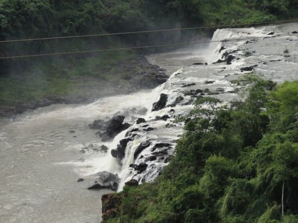 Hallan adolescente muerto en cascada de Acaray