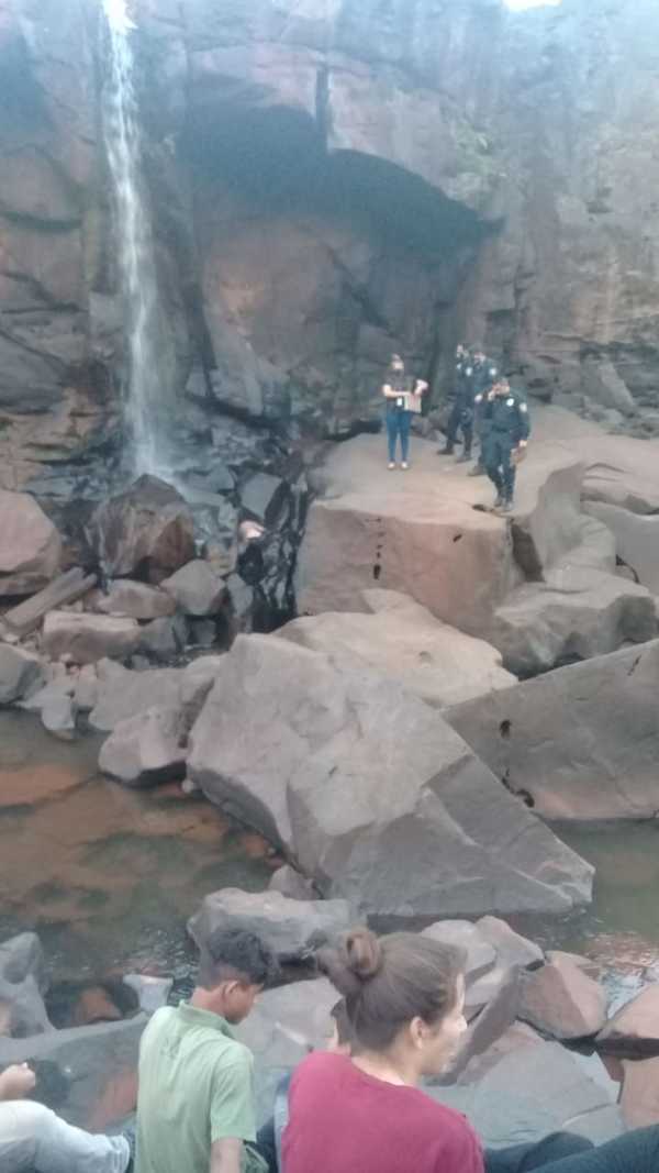 Hallan cuerpo de adolescente en una cascada del río Acaray