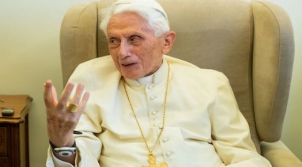Papa emérito Benedicto XVI está gravemente enfermo