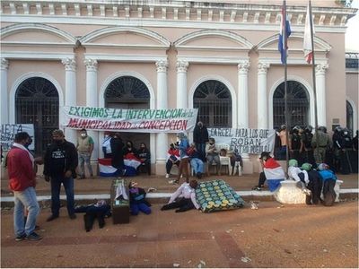 Ciudadanos indignados ocupan Comuna de Concepción