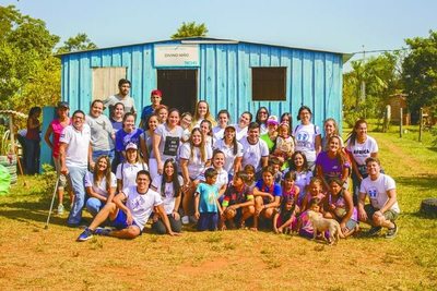 Jóvenes asumen el desafío de una educación mejor