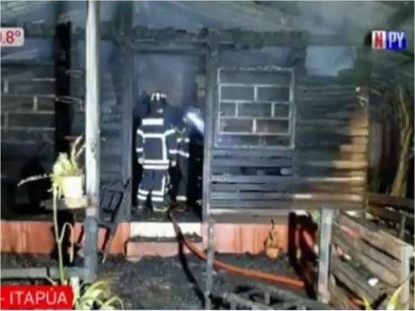 Hombre incendia vivienda de su ex pareja con ella adentro