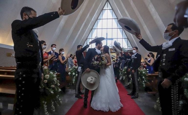 HOY / La hija de Alejandro Fernández se casa en México al estilo charro