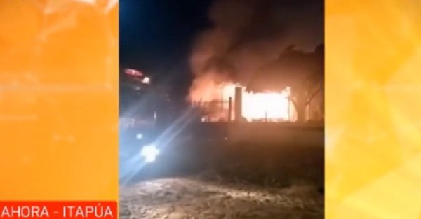 Habría incendiado la casa de su expareja con ella dentro | Noticias Paraguay
