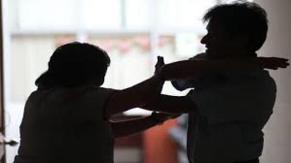 VOLVIÓ A CASA BORRACHO Y GOLPEÓ A SU PAREJA