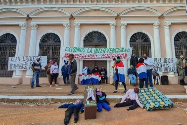 Sede de municipalidad de Concepción fue tomada por manifestantes: Exigen intervención