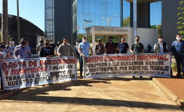 Ganadores del concurso de la ANDE son ninguneados para ser contratados