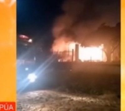 Rescatan a mujer tras incendio de su vivienda - Paraguay.com