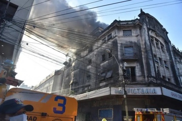 Aún se desconocen causas del incendio en el ex Cine Victoria