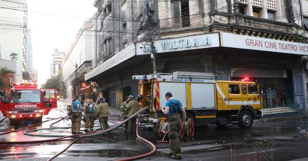 Comuna verificará edificio del excine Victoria y dueños serán indagados tras incendio