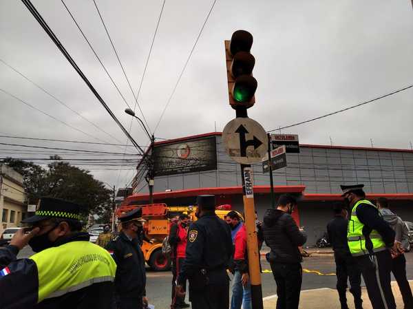 El relato de una tragedia: sobreviviente de accidente por fallo en semáforos denuncia maltratos del 154 y abandono » Ñanduti