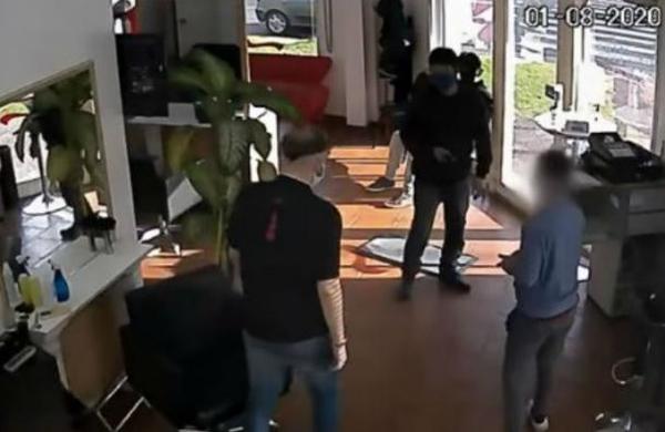 Ladrón y su hijo asaltan peluquería luego de cortarse el pelo - C9N