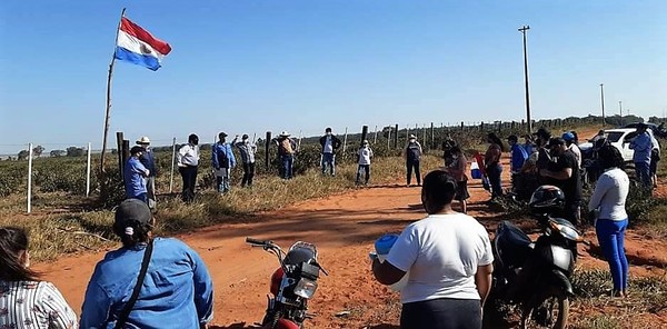 Campesinos apadrinados por políticos buscan adueñarse de ex tierras del fallecido Lindstron - La Mira Digital