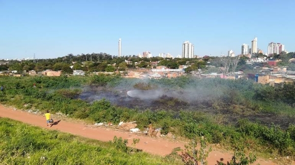 HOY / Nuevo incendio provocado en la Costanera de Asunción