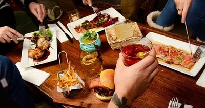 Reuniones sociales peligrosas: neumólogo da tips para evitar contagio en los encuentros