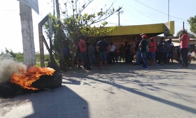 HOY / Camioneros realizan protesta en Puerto Falcón y piden cambio en el protocolo para retornar a sus casas