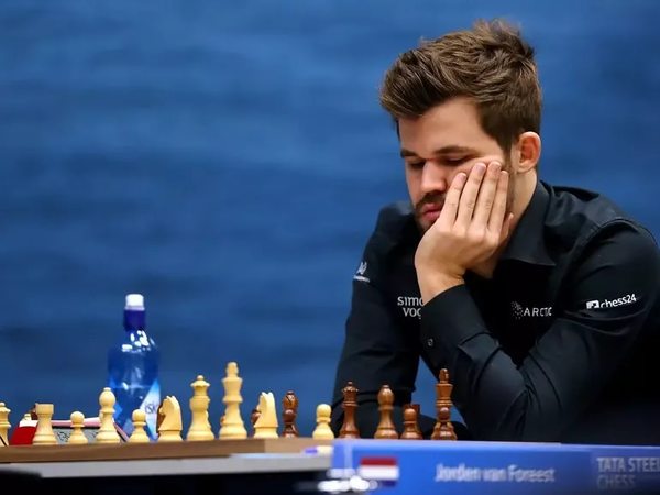 Carlsen bate a Nepo en el primer asalto de la final del Leyendas - Polideportivo - ABC Color
