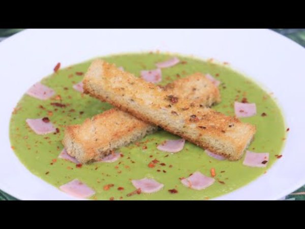 Sopa crema de arvejas y jamón en la cocina de VLT