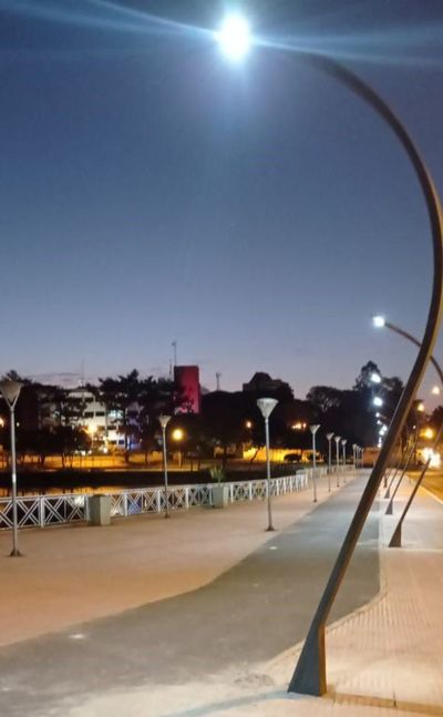 Reparan iluminación en el lago de la República de Ciudad del Este - ABC en el Este - ABC Color