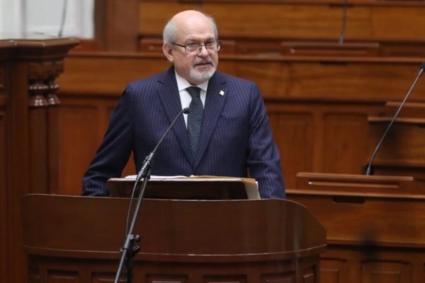 Cateriano: Perú toma medidas para revertir crisis económica