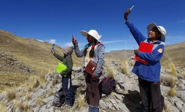 HOY / Bolivia da por terminado el año escolar debido a limitaciones en la educación virtual