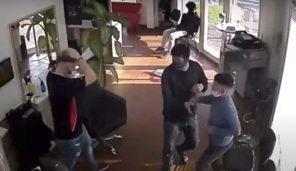 Se cortó el pelo ha upéi omoperõ peluquero-pe | Crónica