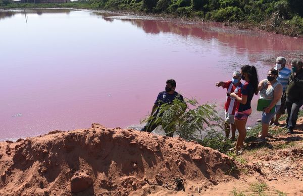 Laguna sufre criminal contaminación y el Mades fiscaliza solo para la foto - Nacionales - ABC Color