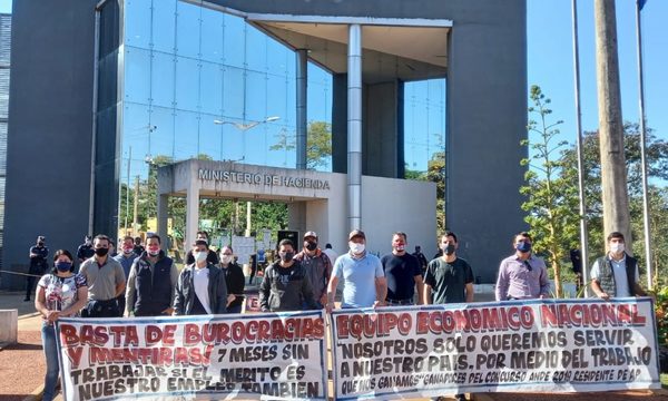 Tras protesta ganadores de concurso reciben respuesta para ser incorporados a la ANDE