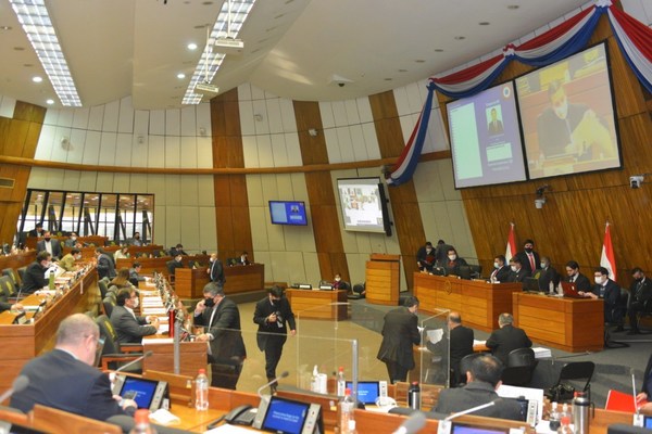 Diputados analiza hoy denuncias de corrupción contra varios intendentes municipales - ADN Paraguayo