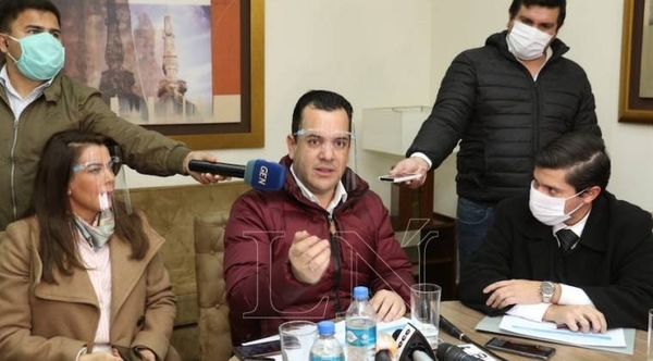 HOY / Friedmann evita responder si hizo otros negocios con su prestanombre que destapó la olla
