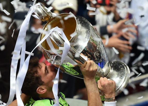“El mejor portero de la historia del club y del fútbol español”, el homenaje del Real Madrid a Iker Casillas - Fútbol - ABC Color