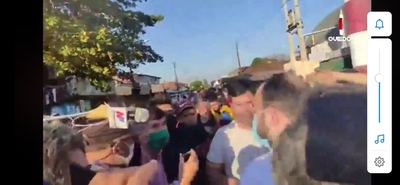 Trabajadores del del Centro Comercial de Coronel Oviedo se manifiestan – Prensa 5